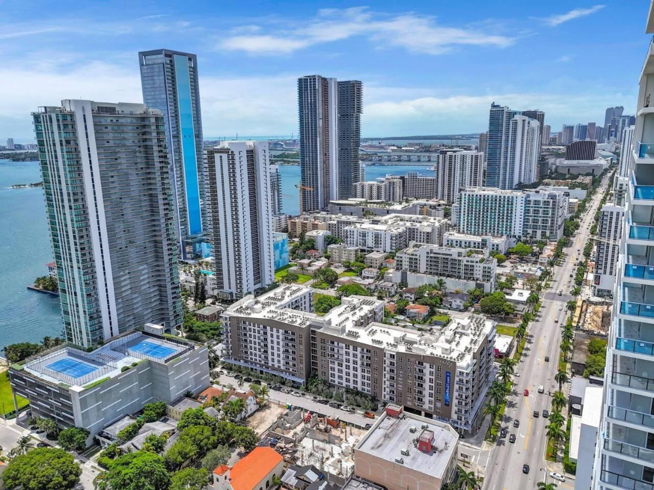 Apartment Trendy One Bedroom Getaway Steps From Biscayne *